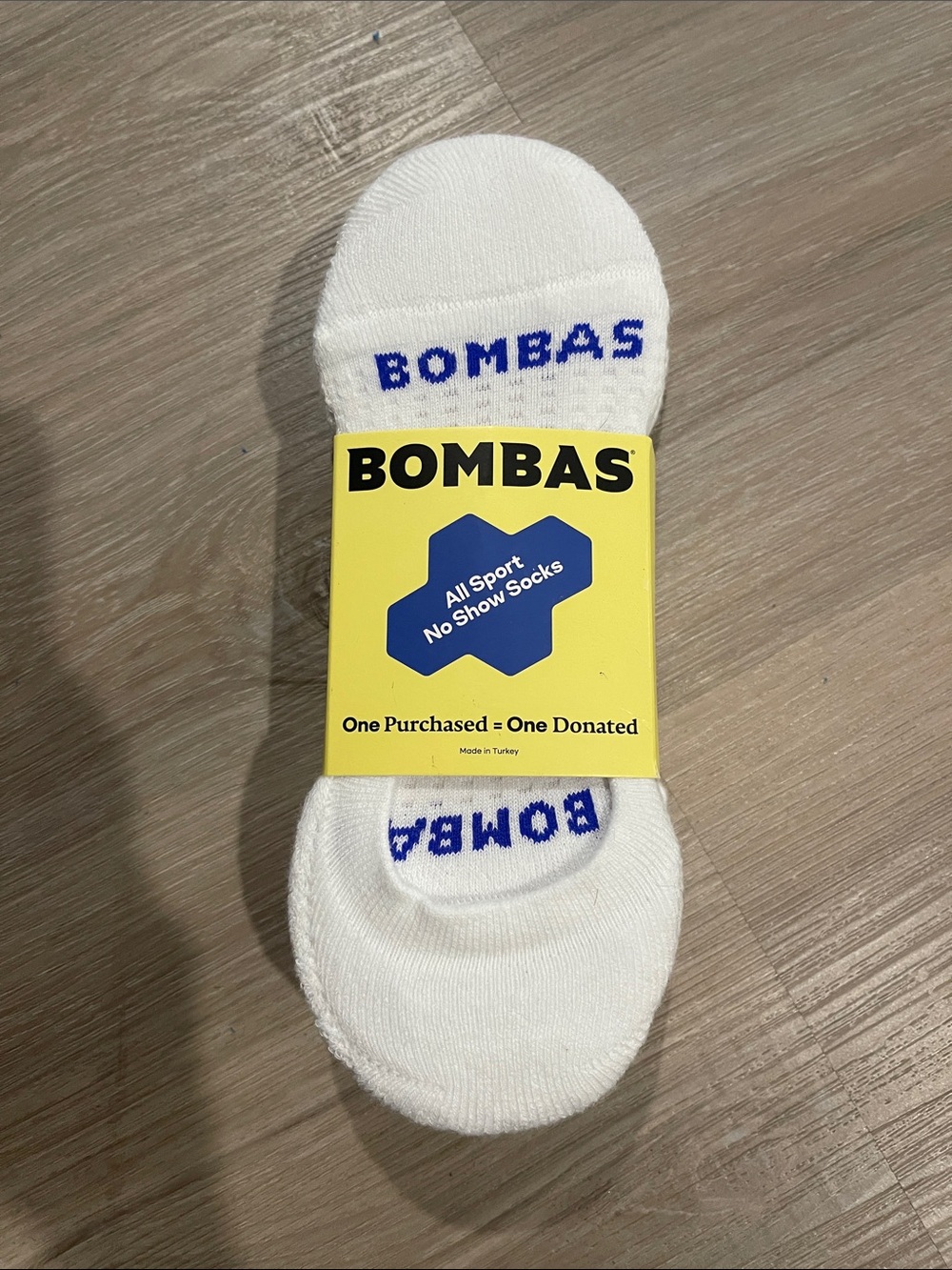 NWT Bombas White No-Show Athletic Socks with Blue Logo count 4